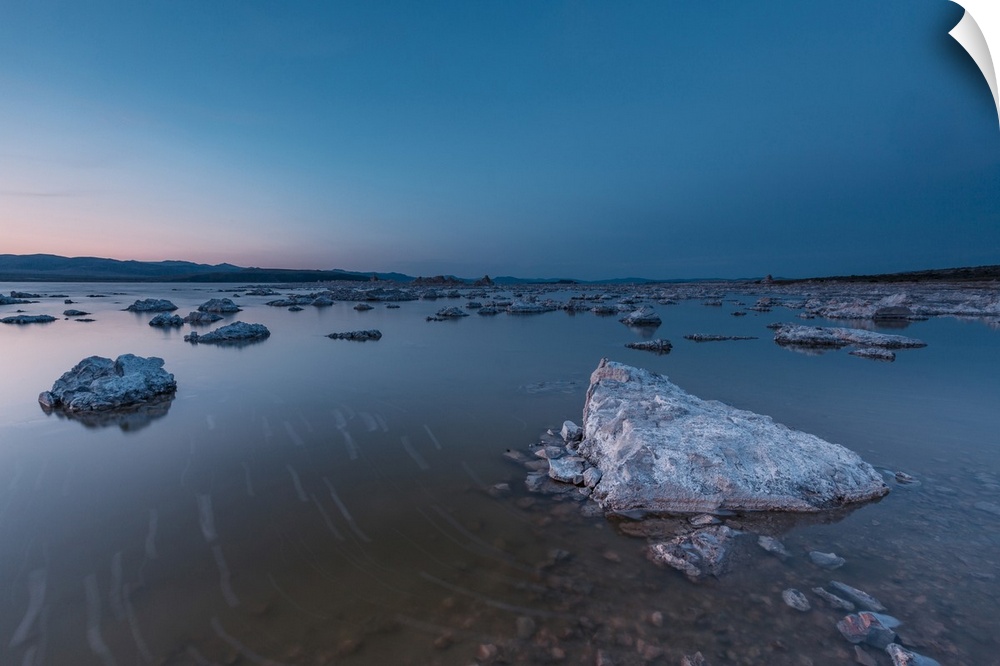 Long exposure of Mono Lake, a saline soda lake formed about a million years ago, at the eastern edge of the Sierra Nevada ...