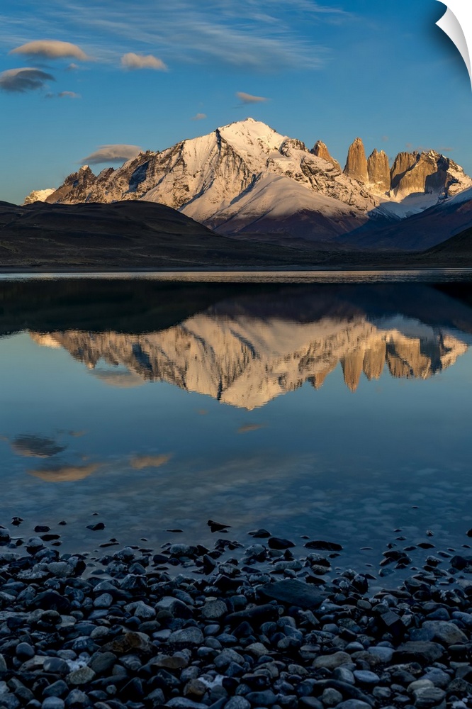 Chile, Patagonia, Torres del Paine National Park, Cordillera Paine, Los Cuernos, Almirante Nieto, Los Torres, Escudo, Refl...