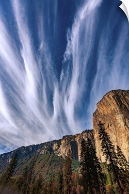 Yosemite Cloud Streaks Over El Capitan