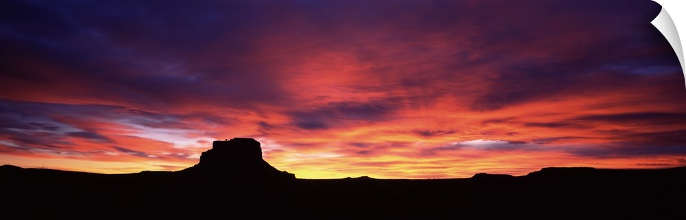 Silhouette of the buttes as the sun sets over the Chaco Culture National Historic Park in New Mexico.