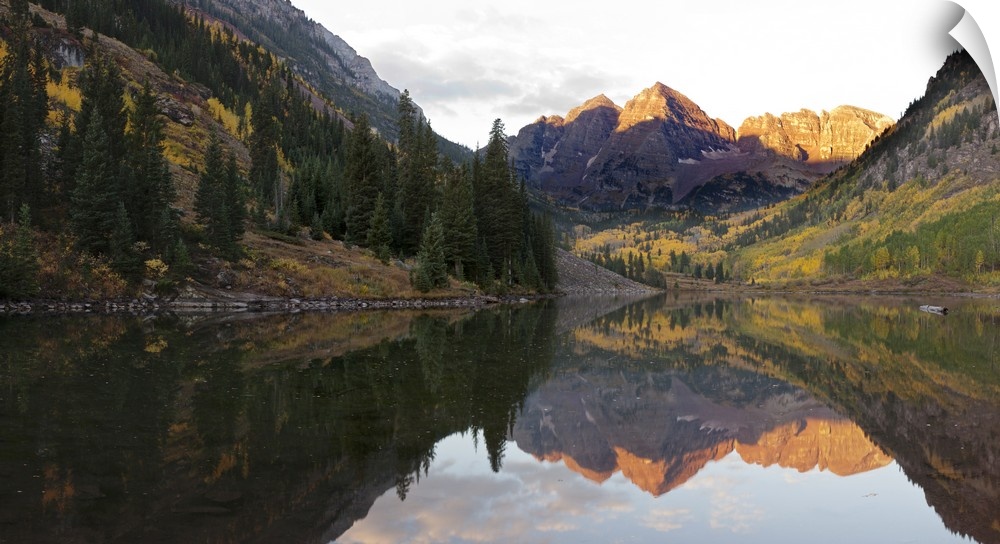 Elk Mountains reflected in Maroon Bells Lake, Pitkin County, Colorado, USA.