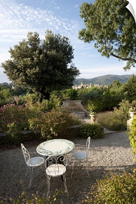 Empty table and chairs at the courtyard, Lourmarin, Luberon