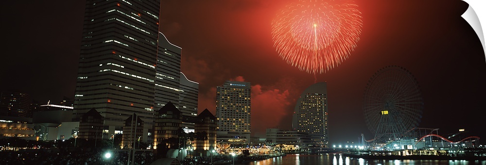 Annual fireworks display in skies above Minato Mirai area, downtown Yokohama, Kanagawa Prefecture, Japan (August 2009)