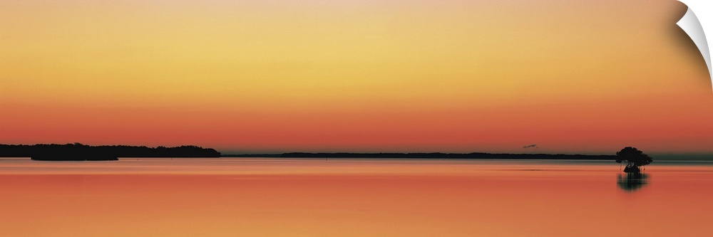 Florida, Everglades National Park, Florida Bay, Panoramic view of dawn over water