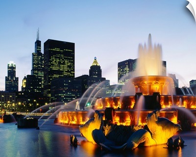 Fountain in a city lit up at night, Buckingham Fountain, Chicago, Illinois