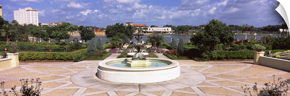 Hollis Garden on Lake Mirror in downtown, Lakeland, Florida