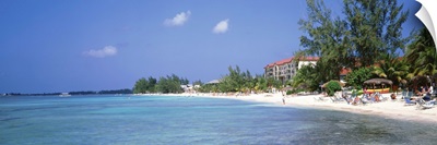 Grand Cayman, Cayman Islands, 7 Mile Beach, Tourists on the beach