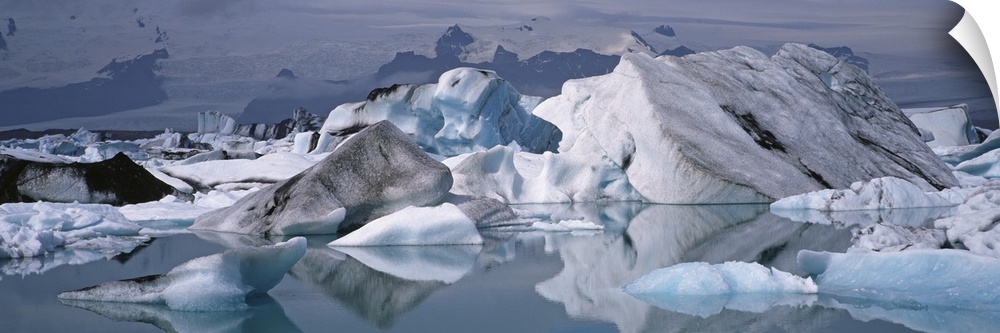 Iceland, Vatnajokull Glacier, Glacier floating on water