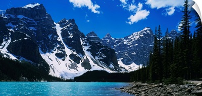Lake in front of snowcapped mountains, Moraine Lake, Alberta, Canada