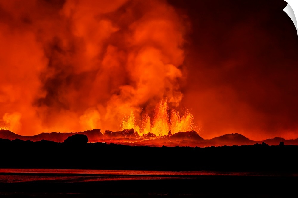 Lava fountains at night, eruption at the Holuhraun Fissure, near the Bardarbunga Volcano, Iceland