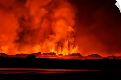 Lava fountains at night, eruption at the Holuhraun Fissure, Iceland