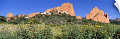 Low angle view of towering sandstone rock formations, Garden Of The Gods, Colorado Springs, Colorado