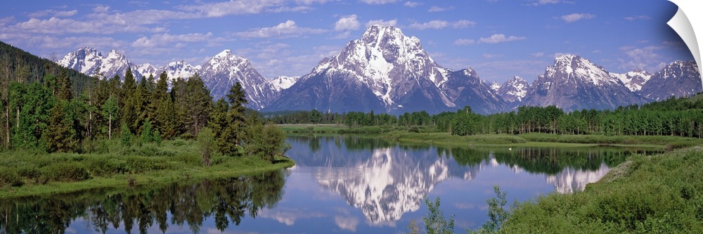 Scenic panoramic photo of the Mount Moran Snake River in the Oxbow Bend in the Grand Teton National Park, Wyoming (WY).