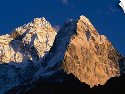 Nepal, Ama Dablam, Sunlight over the mountain peak