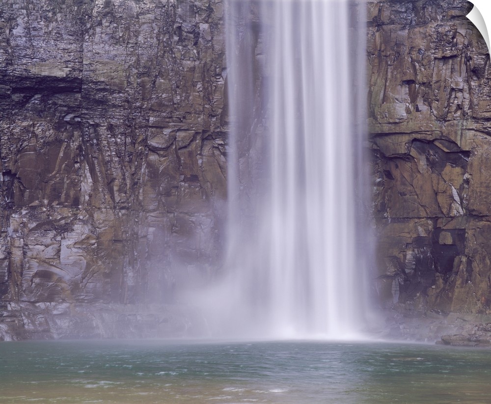 New York, Finger Lakes, Waterfalls at Taughannock Falls State Park