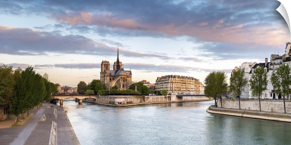 Notre Dame Cathedral on the banks of the Seine River at sunrise, Paris, Ile-de-France, France