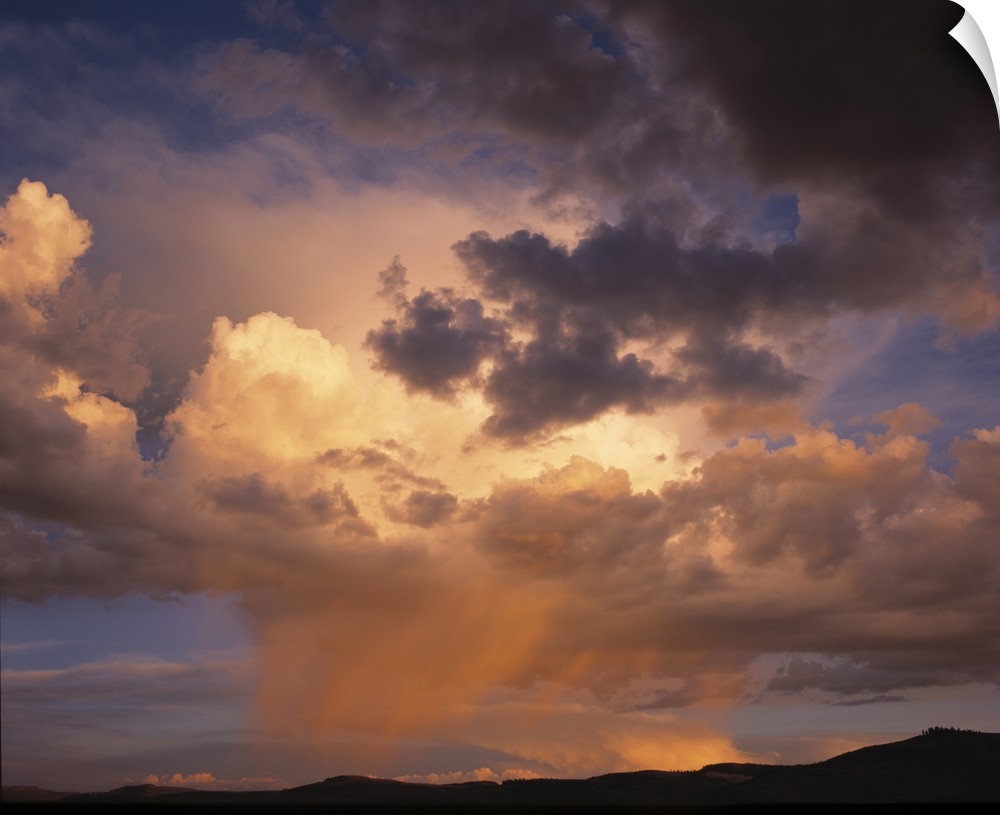 Rain and storm clouds over Colorado on a summer's evening.