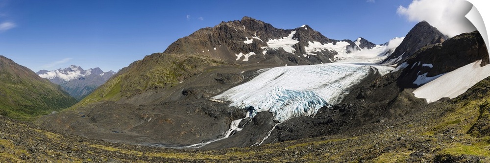 Raven Glacier at Crow Pass in the Chugach National Forest in Southcentral Alaska, Alaska, USA.