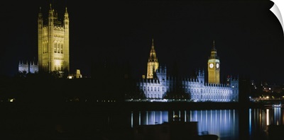 Reflection of buildings in a river lit up at night, Big Ben, House Of Parliament, London, England