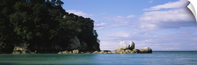 Rock formations at the coast, Split Apple Rock, Abel Tasman National Park, South Island, New Zealand