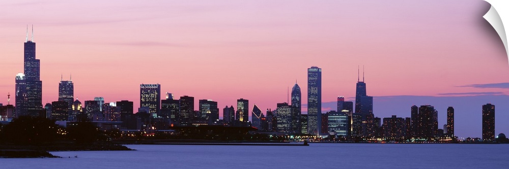 Silhouette of buildings at dusk, Chicago, Illinois