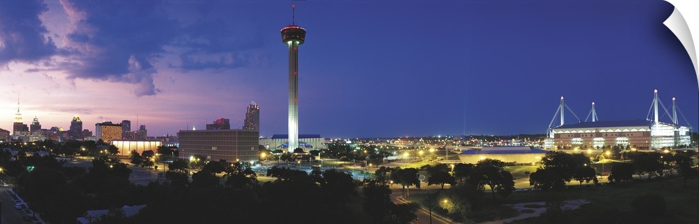 San Antonio, Texas skyscraper and city skyline.
