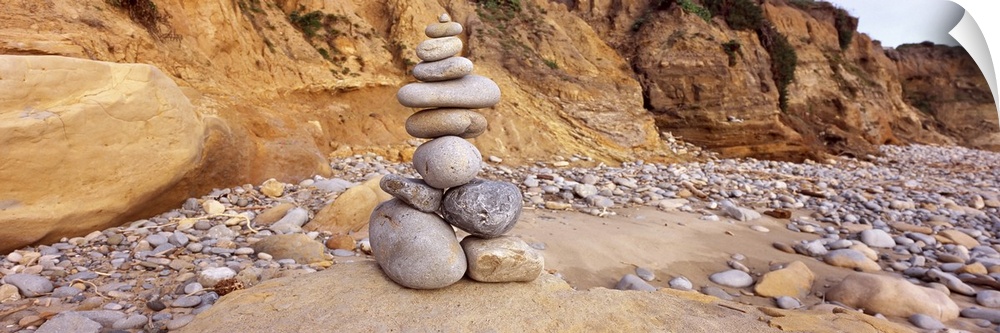 USA, California, San Mateo County, Stone sculpture on beach