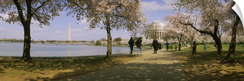 Tourists at a memorial, Jefferson Memorial, Washington DC