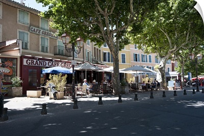 Tourists at a sidewalk cafe, Apt, Luberon, Vaucluse, Provence Alpes Cote dAzur, France