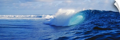 Waves breaking on the coast, Tahiti, French Polynesia