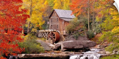 West Virginia, Glade Creek Grist Mill Babcock, St Park, Hut in a forest