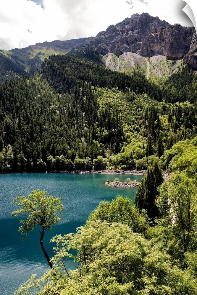 Beautiful Lake in the Jiuzhaigou National Park, China 10MKm2 Collection.