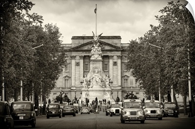 Buckingham Palace and Black Cabs, London