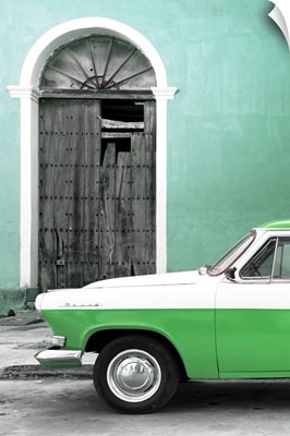 Cuba Fuerte Collection - Close-up of American Classic Car White and Green
