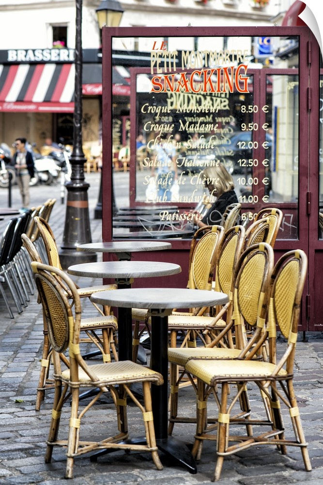A photograph of a Parisian Brasserie.