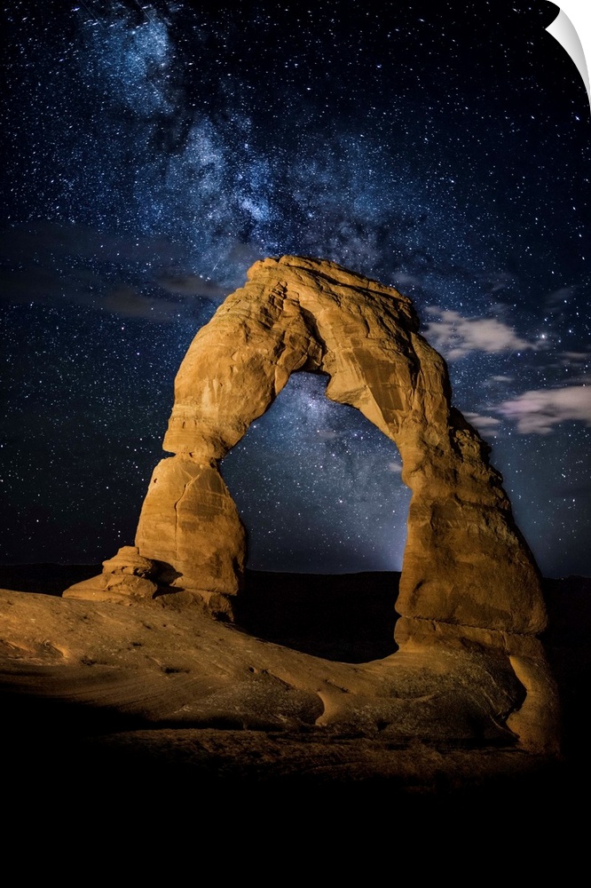 Delicate Arch in Arches National Park, Utah, under a starry night sky.