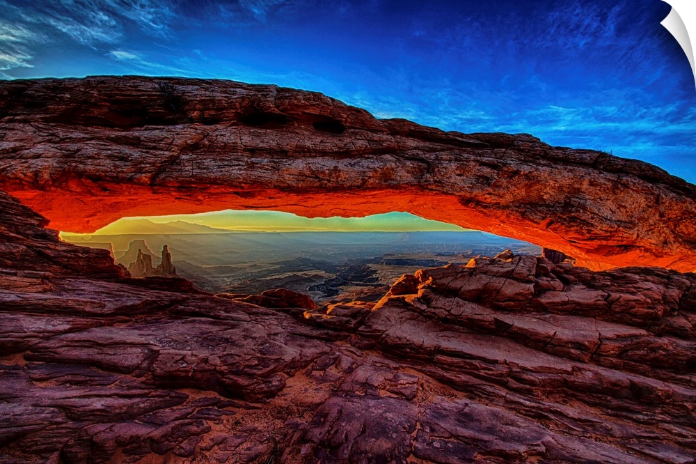 A spectacular sunrise at Mesa Arch, Utah.