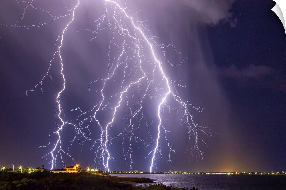 High Based storm passing over Mandurah, Western Australia.
