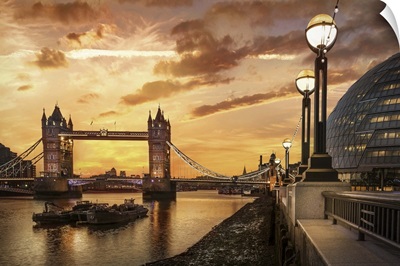 Tower Bridge, Dawn