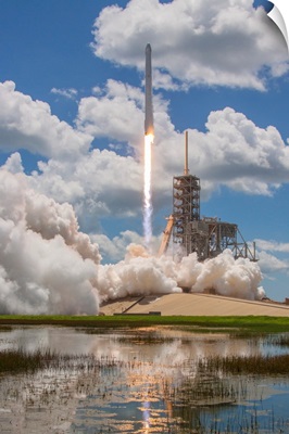 CRS-12 Mission, Falcon 9 Liftoff With Gator Hole In View, Kennedy Space Center, Florida