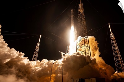 CRS-17 Mission, Falcon 9 Liftoff, Cape Canaveral Air Force Station, Florida
