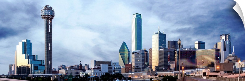 A horizontal image of the city of Dallas, Texas.