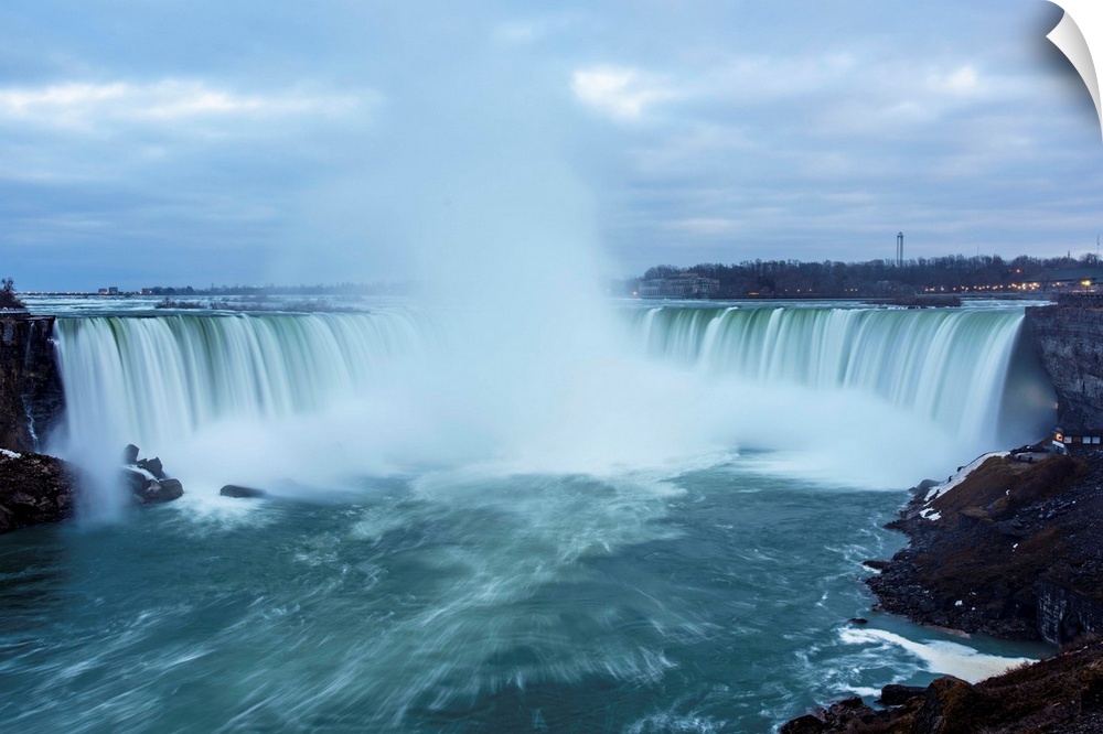 Photo of dramatic mist from Horseshoe Falls plunges high into the air.