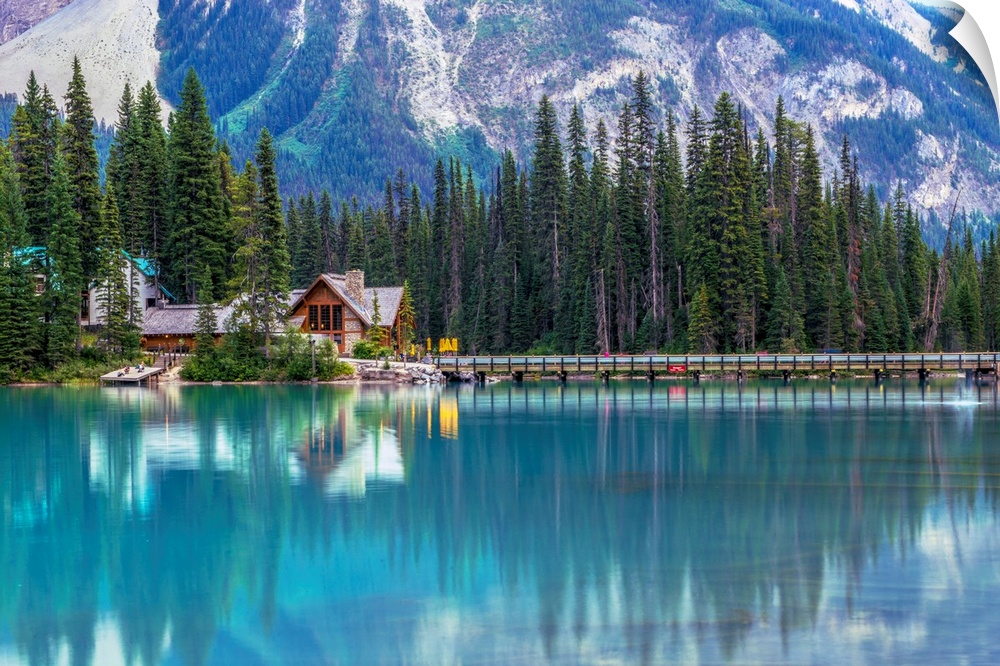 Emerald Lake in Yoho National Park, British Columbia, Canada.