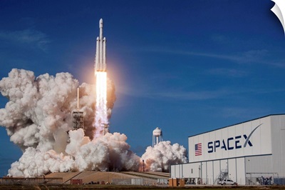 Falcon Heavy Launches Off Historic Launch Complex 39a For Its First Flight