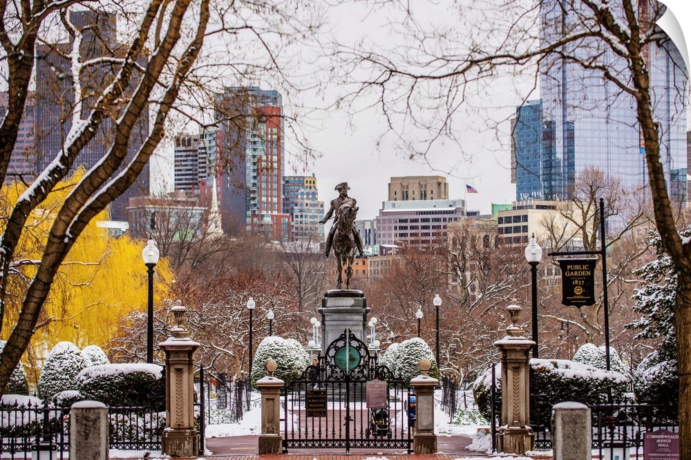 Photo of the George Washington Statue in Boston, Massachusetts.