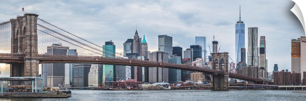 Panoramic view of New York city skyline with the Brooklyn Bridge.