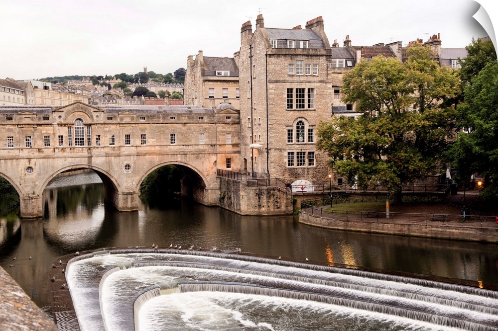 Photograph of the Pulteney Bridge and Weir in the Avon river in Bath, England, UK