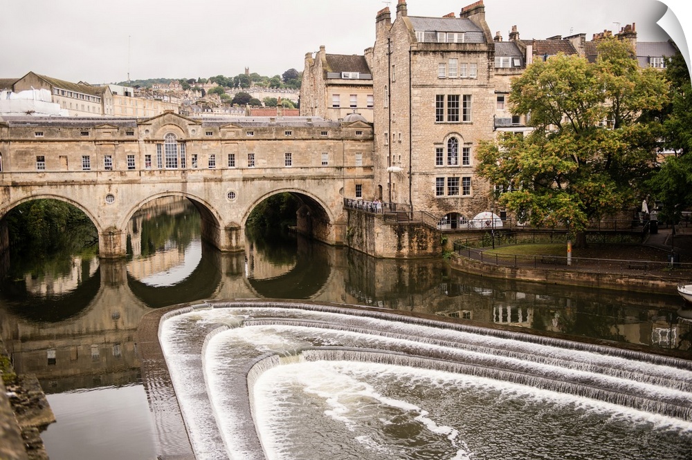 Photograph of the Pulteney Bridge and Weir in the Avon river in Bath, England, UK