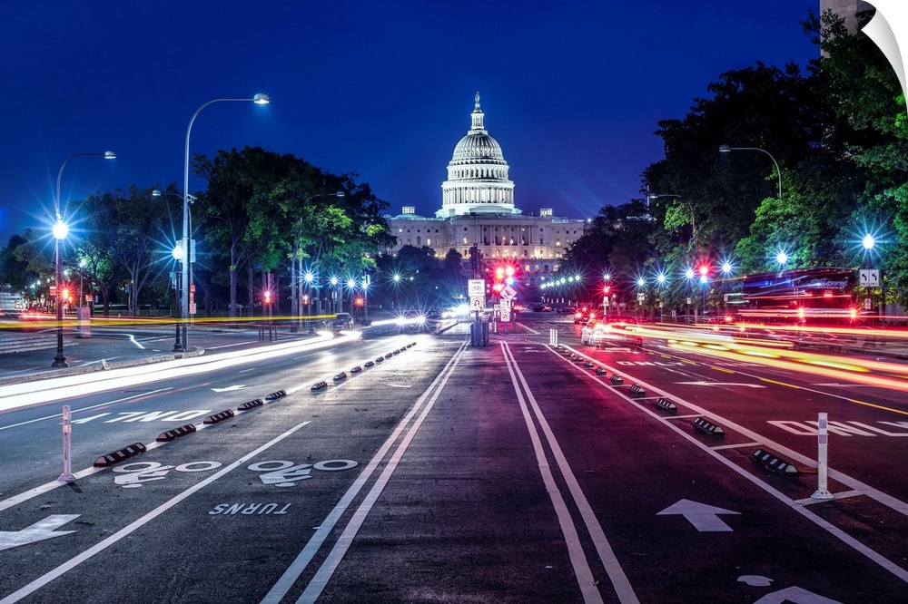 Streetview of the US Capitol Building at night in Washington DC.